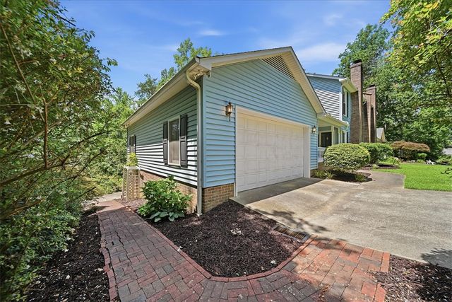 14042 E Camelia Lane, Seneca, SC 29678