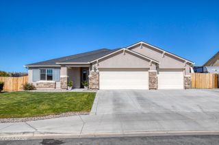 1107 Saffron Woods Way, Sparks, NV 89441