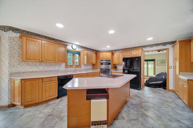 3213 WESTWOOD ESTATES Drive, Erie, PA 16506