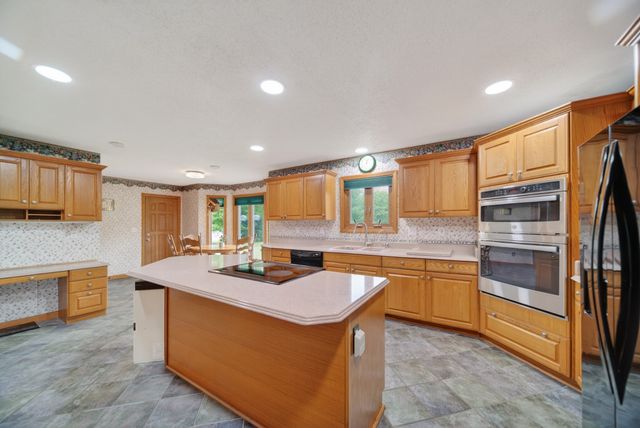3213 WESTWOOD ESTATES Drive, Erie, PA 16506