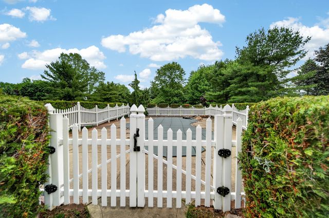 3213 WESTWOOD ESTATES Drive, Erie, PA 16506