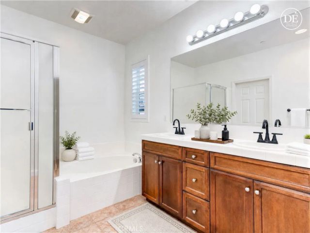 15220 Cambridge, Tustin, CA 92782