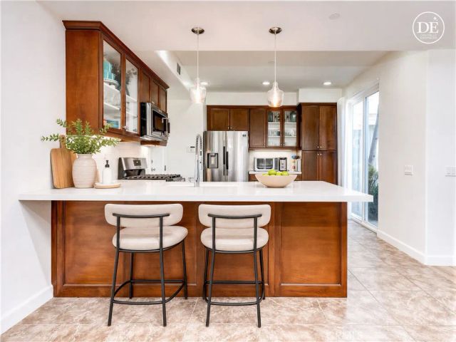 15220 Cambridge, Tustin, CA 92782