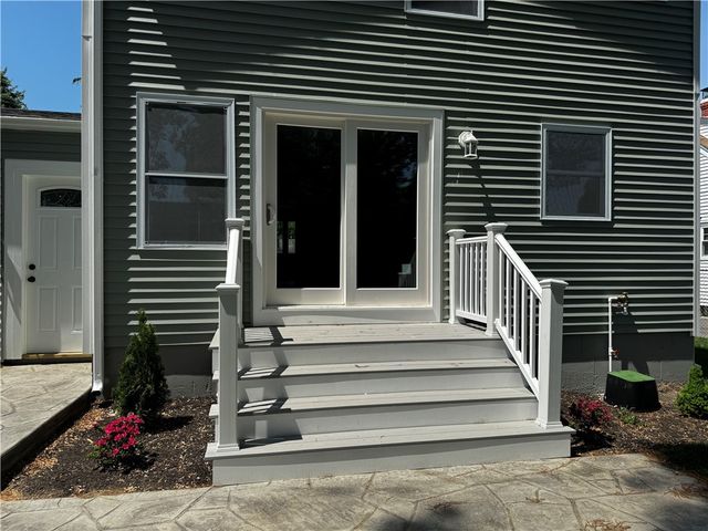 77 Ash Street, Lincoln, RI 02865