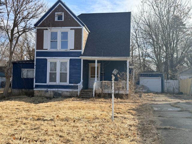 1211 S Carroll Avenue, Freeport, IL 61032