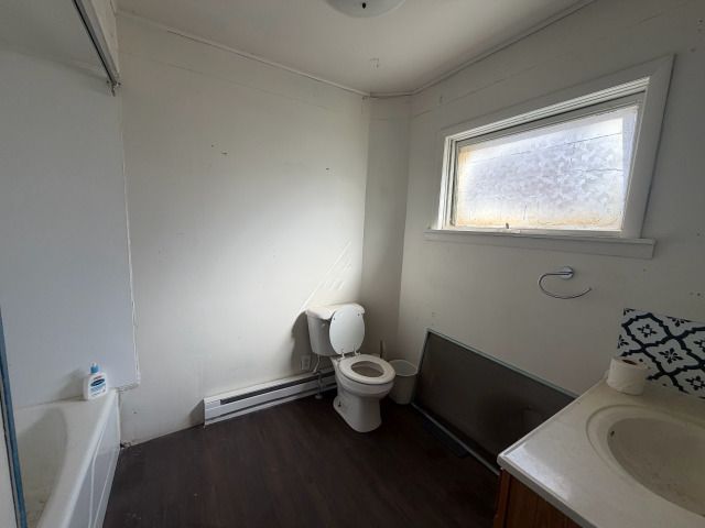 1211 S Carroll Avenue, Freeport, IL 61032