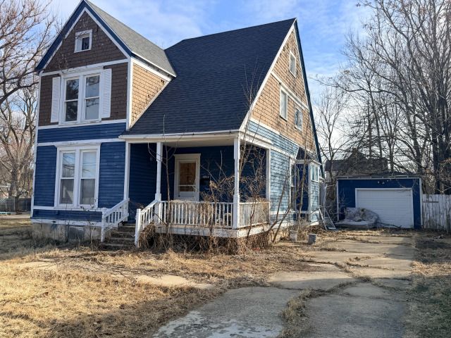 1211 S Carroll Avenue, Freeport, IL 61032