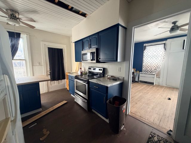 1211 S Carroll Avenue, Freeport, IL 61032