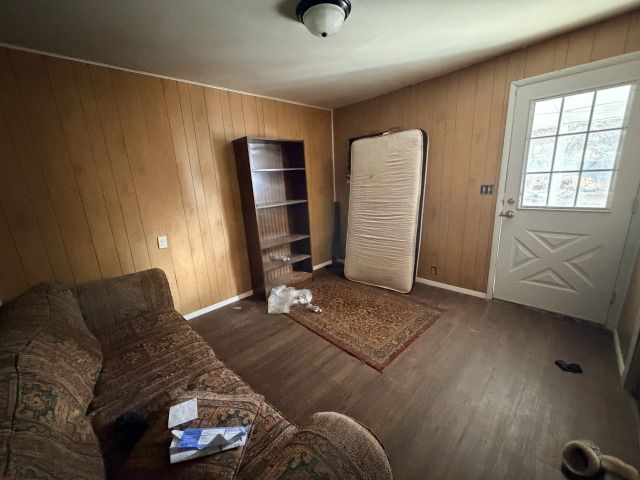 1211 S Carroll Avenue, Freeport, IL 61032