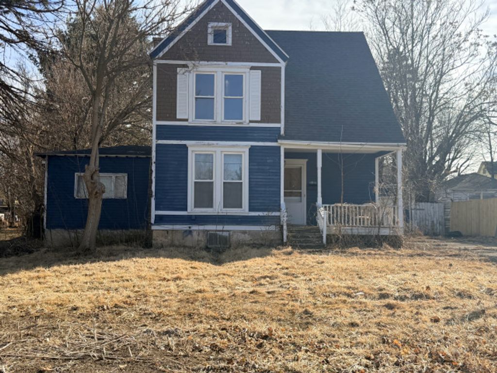 1211 S Carroll Avenue, Freeport, IL 61032