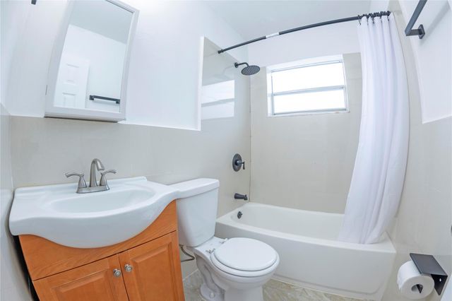 210 NE 40th St 212, Oakland Park, FL 33334