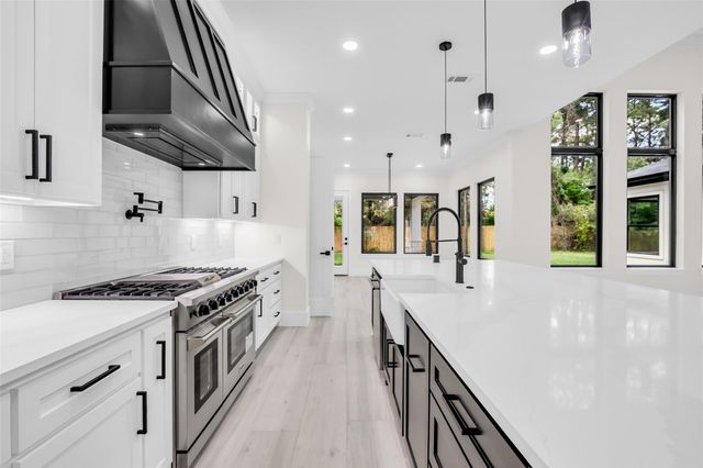 22420 Meadowhurst Circle W, Tomball, TX 77377