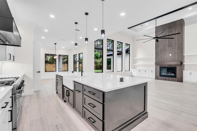 22420 Meadowhurst Circle W, Tomball, TX 77377