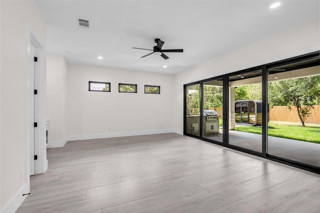 22420 Meadowhurst Circle W, Tomball, TX 77377