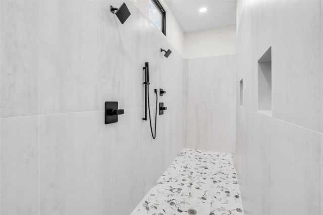 22420 Meadowhurst Circle W, Tomball, TX 77377