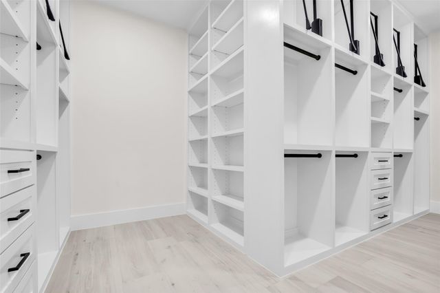 22420 Meadowhurst Circle W, Tomball, TX 77377