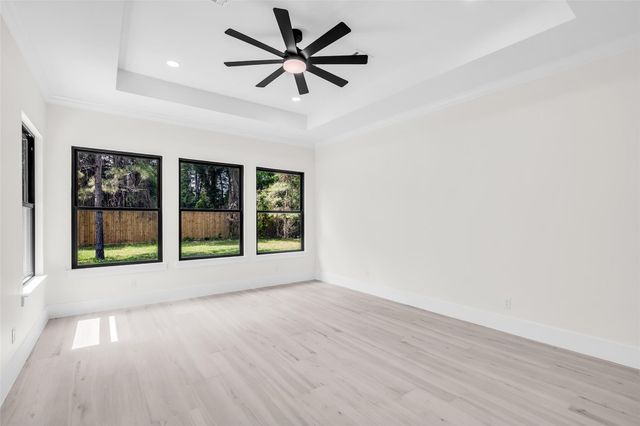 22420 Meadowhurst Circle W, Tomball, TX 77377