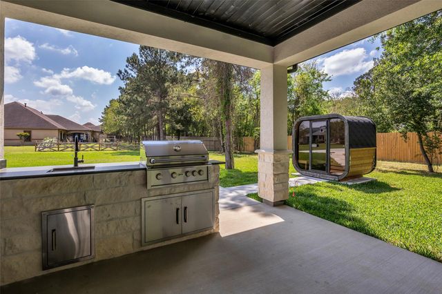 22420 Meadowhurst Circle W, Tomball, TX 77377