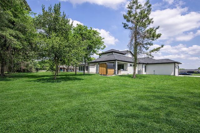 22420 Meadowhurst Circle W, Tomball, TX 77377