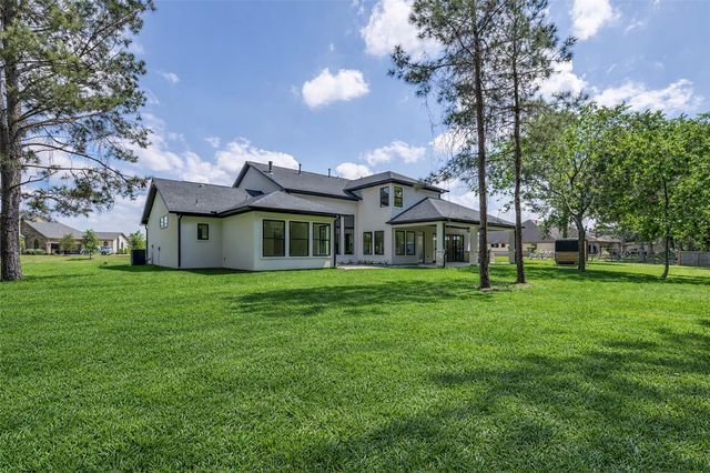 22420 Meadowhurst Circle W, Tomball, TX 77377