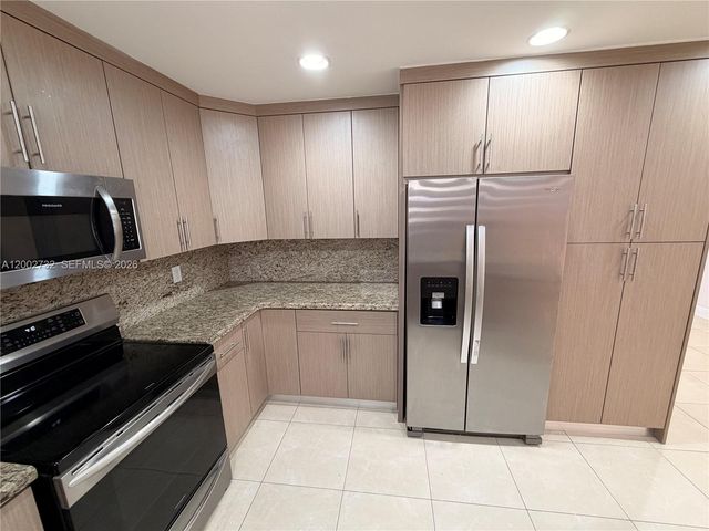 3011 N 74th Ave, Hollywood, FL 33024