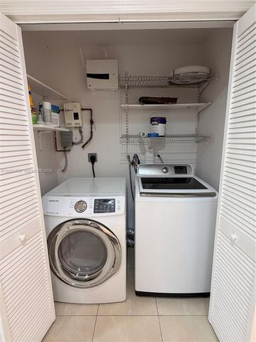 3011 N 74th Ave, Hollywood, FL 33024