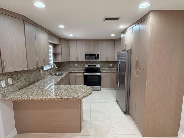 3011 N 74th Ave, Hollywood, FL 33024