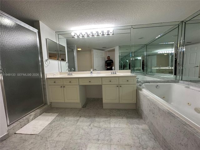 17275 COLLINS AV 312, Sunny Isles Beach, FL 33160
