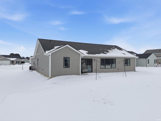 1910 Portland Cove, Huntertown, IN 46748