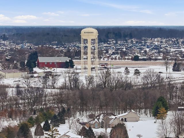 1910 Portland Cove, Huntertown, IN 46748