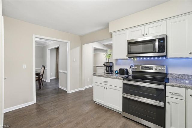 824 Cranston DR, Chesapeake, VA 23320