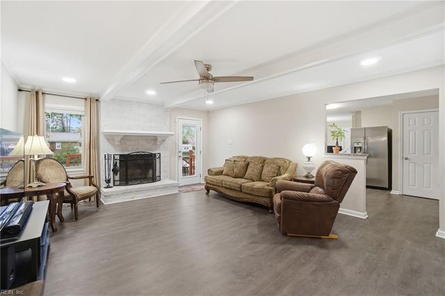 824 Cranston DR, Chesapeake, VA 23320