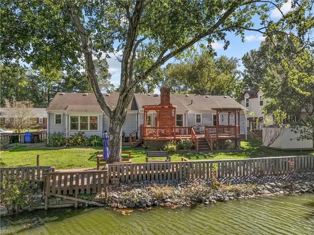 824 Cranston DR, Chesapeake, VA 23320