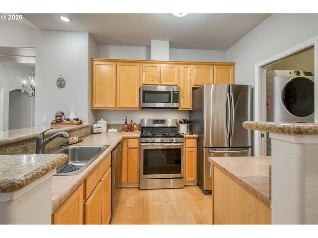 4555 SUMMERLINN Way, West Linn, OR 97068