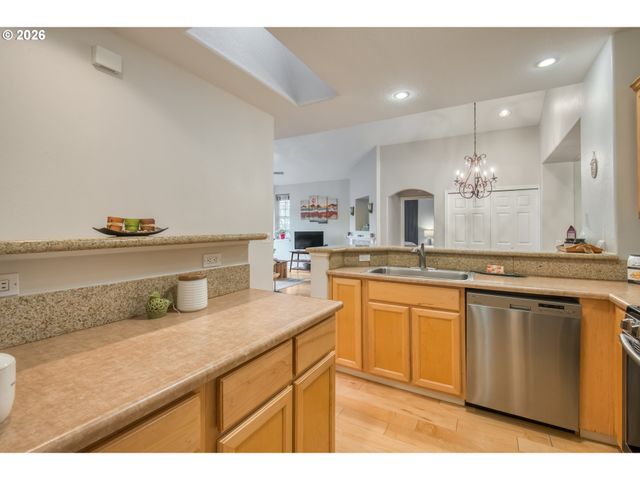 4555 SUMMERLINN Way, West Linn, OR 97068