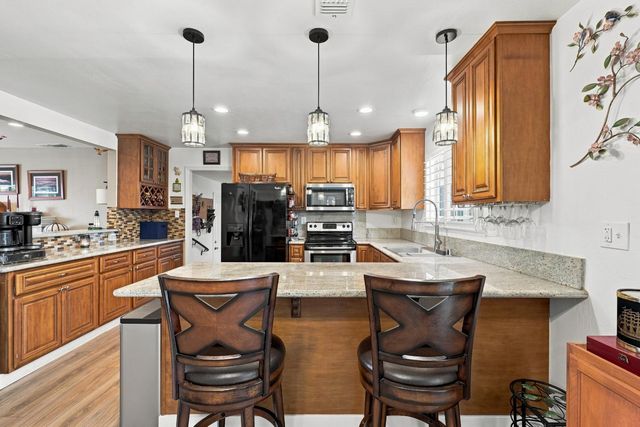 7085 Amherst St, Sacramento, CA 95822