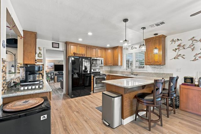 7085 Amherst St, Sacramento, CA 95822