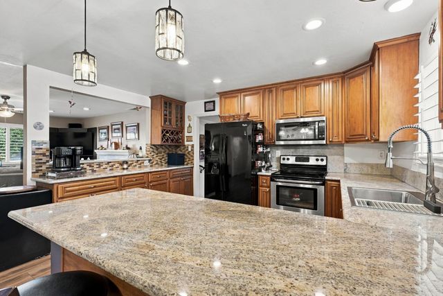7085 Amherst St, Sacramento, CA 95822