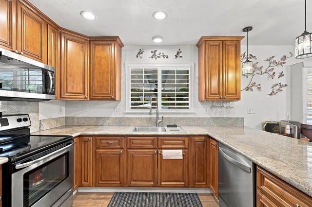 7085 Amherst St, Sacramento, CA 95822