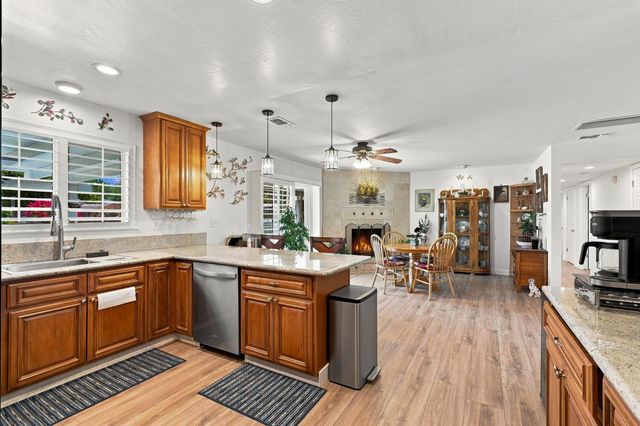 7085 Amherst St, Sacramento, CA 95822