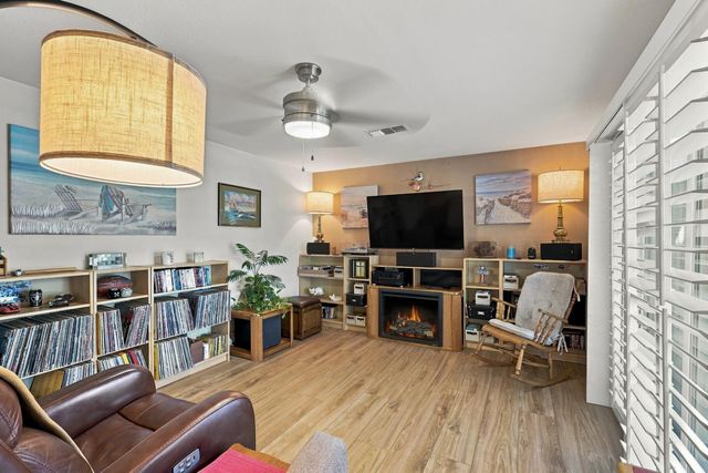 7085 Amherst St, Sacramento, CA 95822