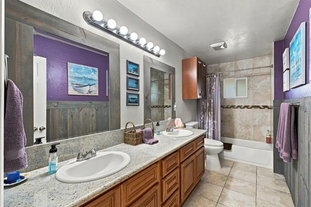 7085 Amherst St, Sacramento, CA 95822