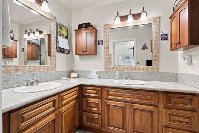 7085 Amherst St, Sacramento, CA 95822