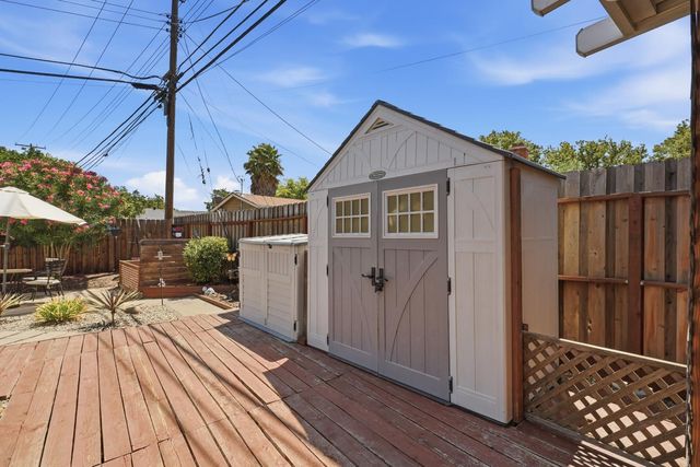7085 Amherst St, Sacramento, CA 95822