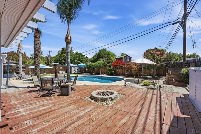 7085 Amherst St, Sacramento, CA 95822