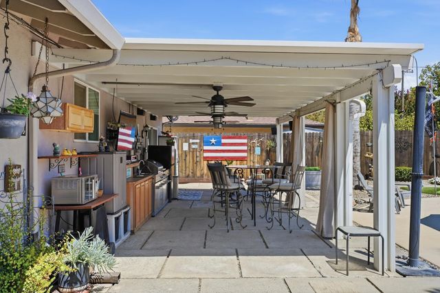 7085 Amherst St, Sacramento, CA 95822