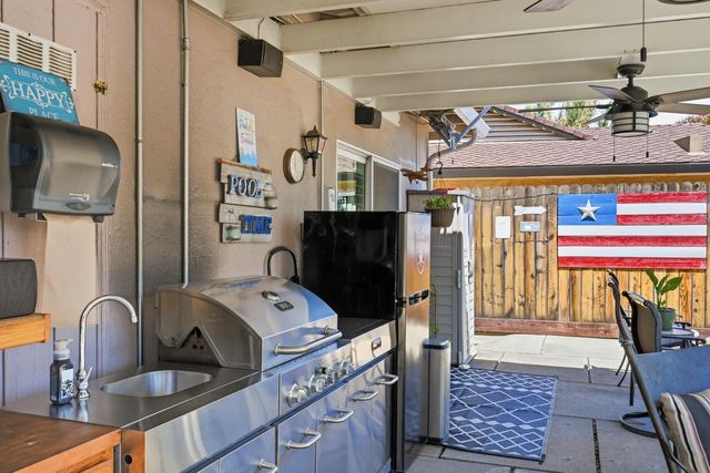 7085 Amherst St, Sacramento, CA 95822