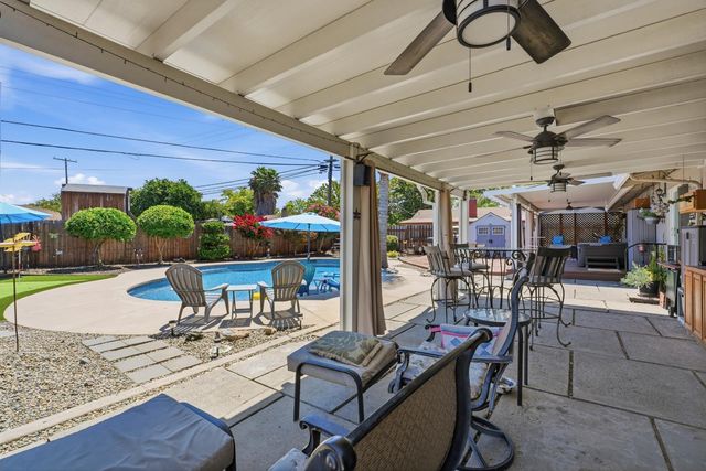 7085 Amherst St, Sacramento, CA 95822