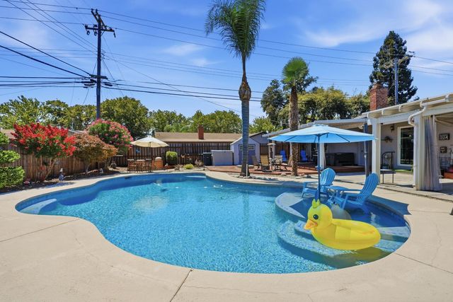 7085 Amherst St, Sacramento, CA 95822
