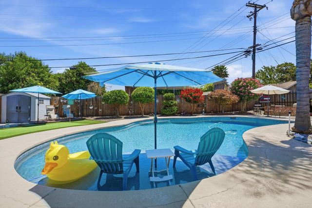 7085 Amherst St, Sacramento, CA 95822